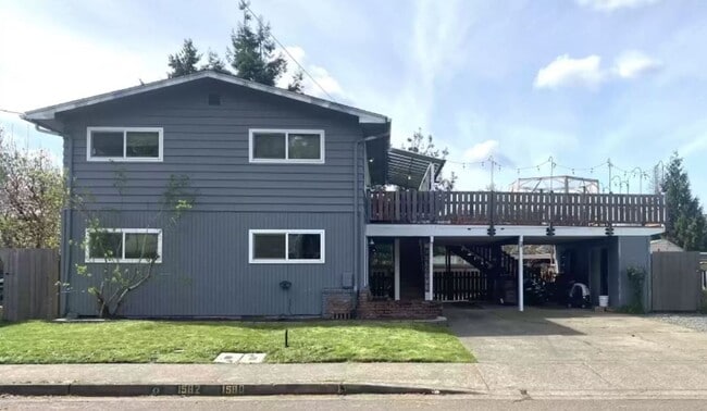 2 Bedroom Off Coburg Rd. - 2 Bedroom Off Coburg Rd. Townhome