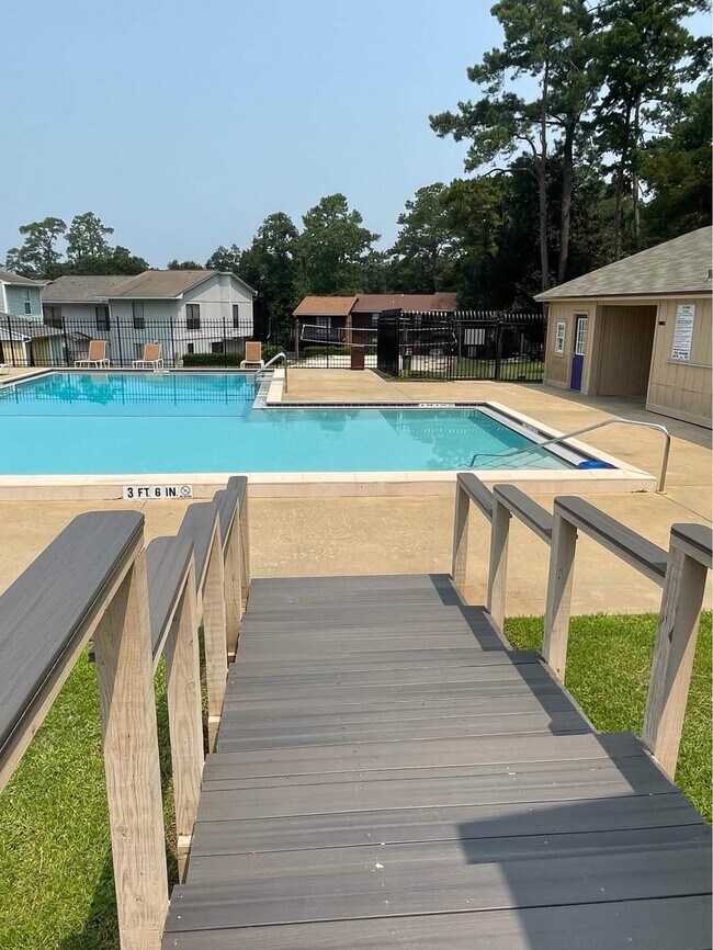 Foto del edificio - 786 Timberwood Cir E
