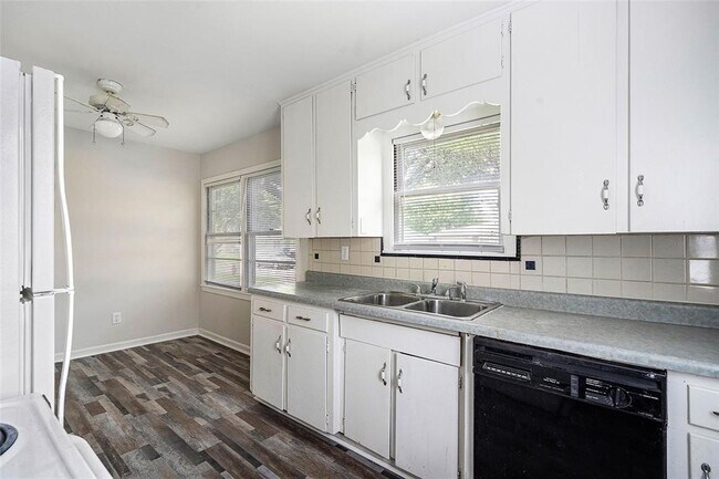 Foto del edificio - 3001 Rust Ave