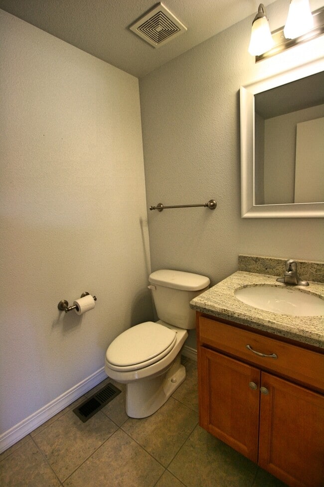 Building Photo - Great 2 bedroom condo in Old Colorado City!