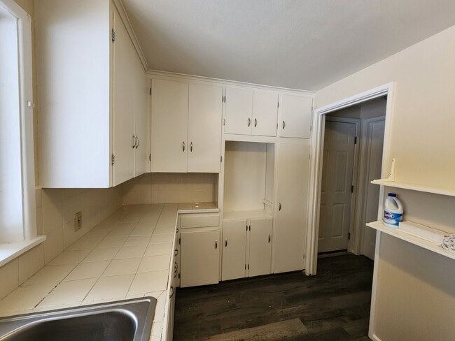 Building Photo - Convenient Aurora Location Near Anschutz Medical Campus And Stanley Marketplace