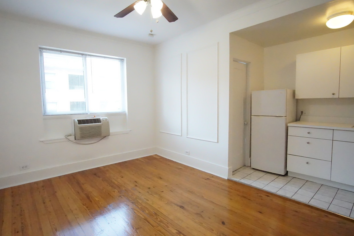 Foto principal - 755 W Cornelia Ave