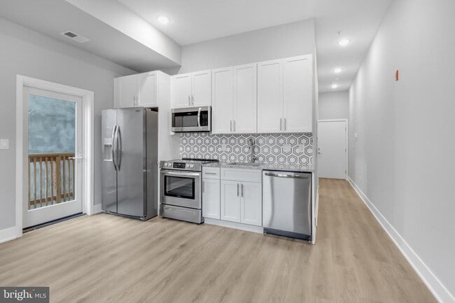 Foto del edificio - 2119 N Front St