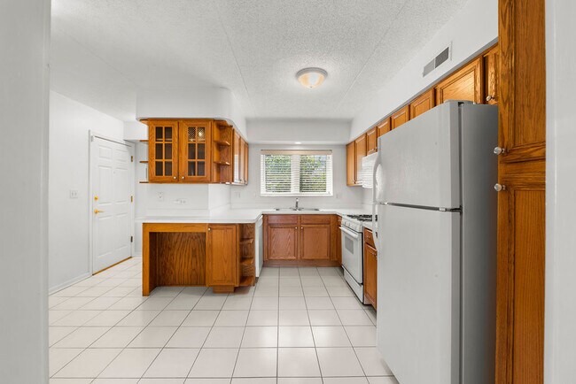 Building Photo - 4710C N Elston Ave
