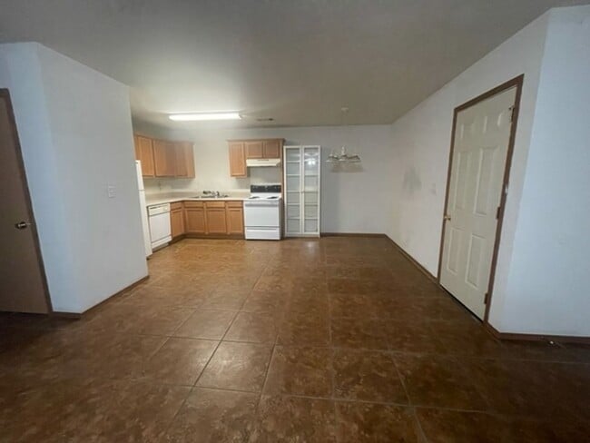 Building Photo - 317-319 E. Asher Ct.