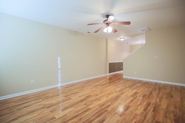 Foto del edificio - 120 Old Salem Ct