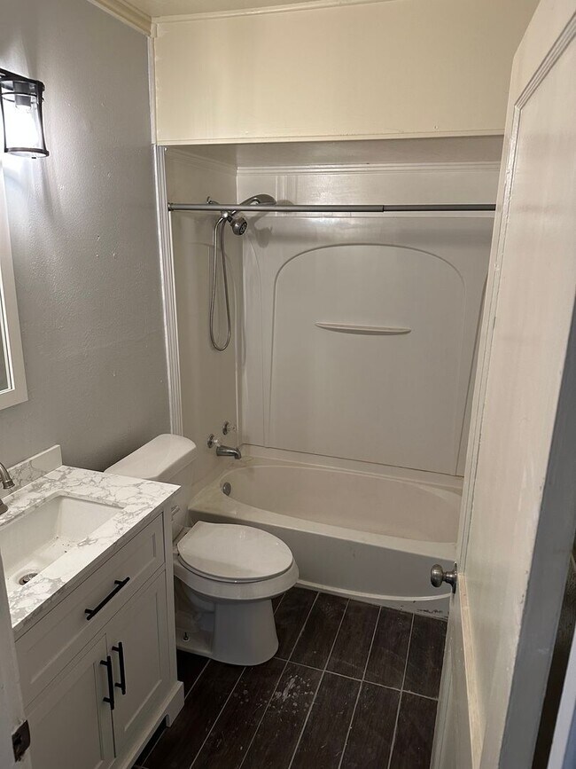 Foto del edificio - 3 Bedroom 1 Bath Rental