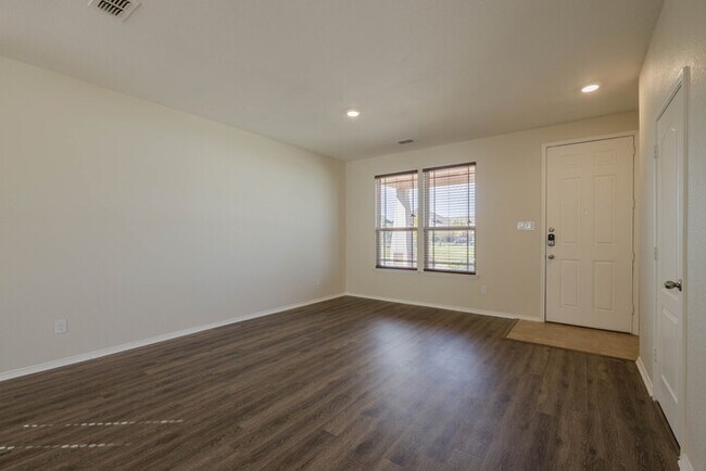 Foto del edificio - Move-in ready home in Providence Village!