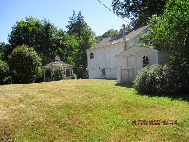 Building Photo - 2 Dogwood Ln