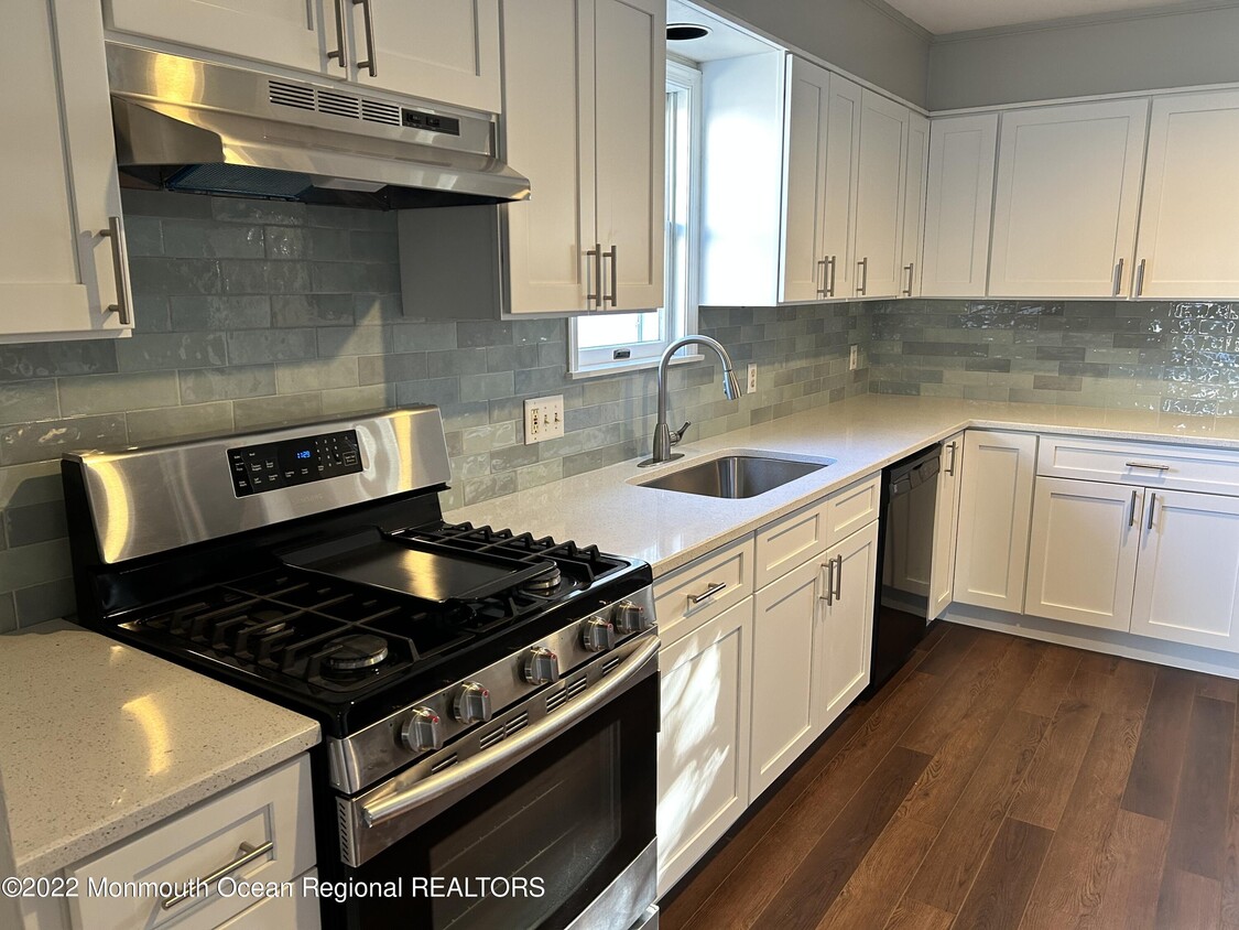 Primary Photo - 209 Linden Ave