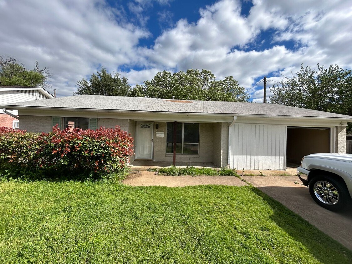 Foto principal - 2750 Ridgewood St