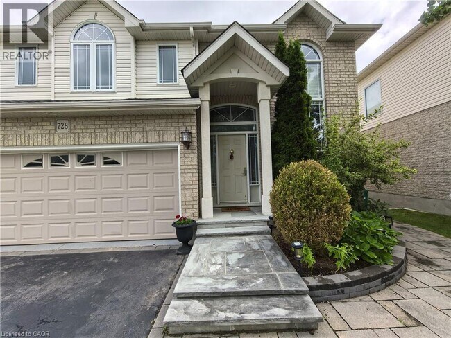 Building Photo - 728 Munich Cir