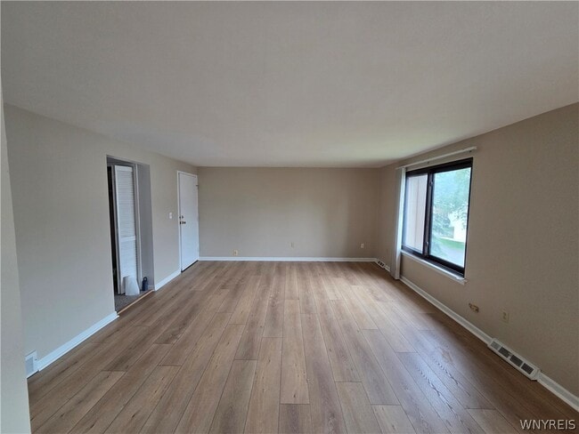 Building Photo - 55 Greenwich Dr