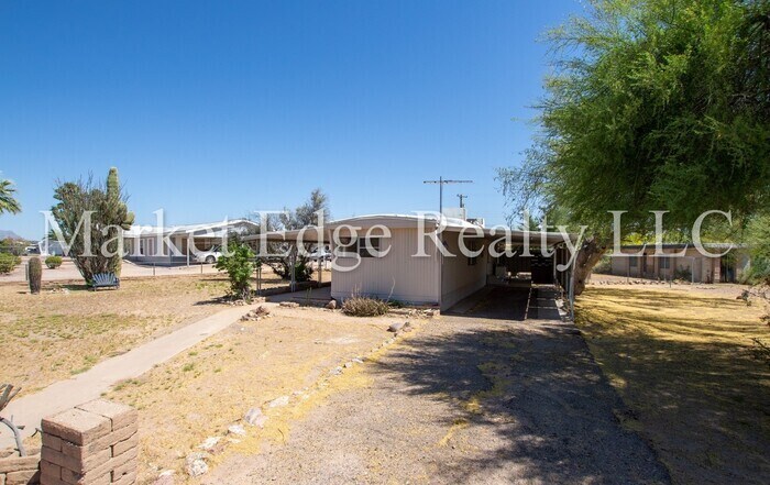 Primary Photo - 10121 E Illini St