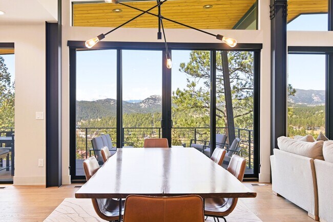 Foto del edificio - 4475 Forest Trail