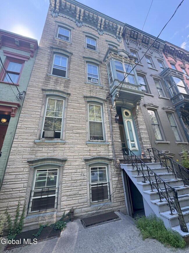 Building Photo - 324 Hudson Ave