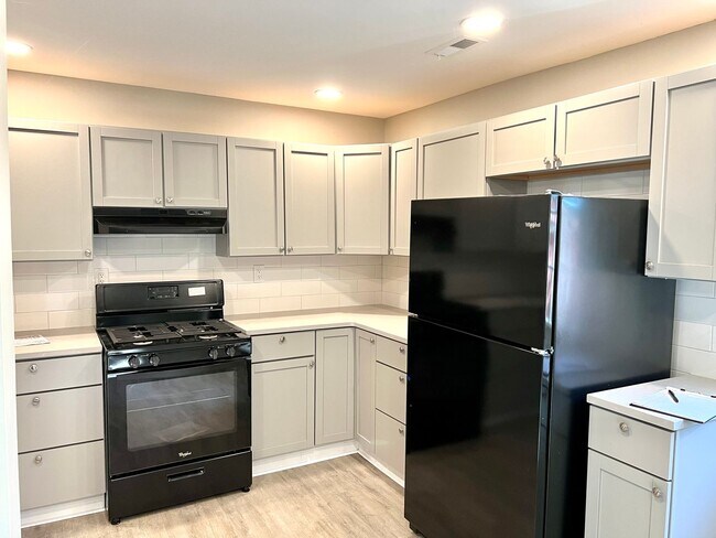 Foto del edificio - 3BD/1BA Home In Crown Point