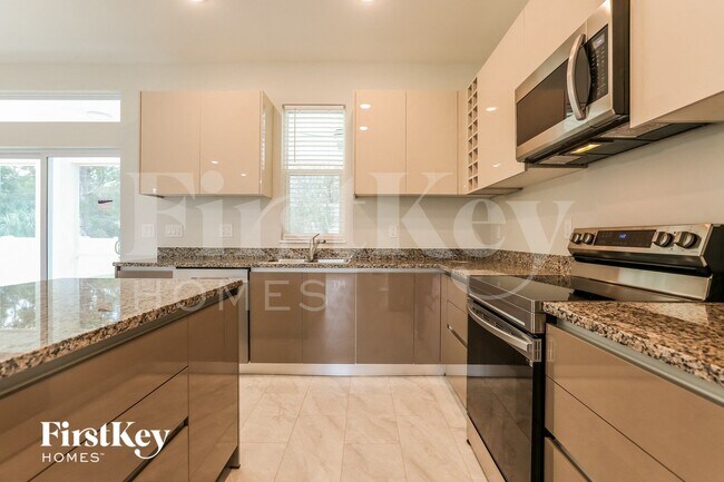 Foto del edificio - 4391 Cuthbert Ave