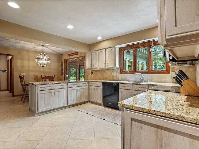 Foto del edificio - 7832 Country Brook Ln