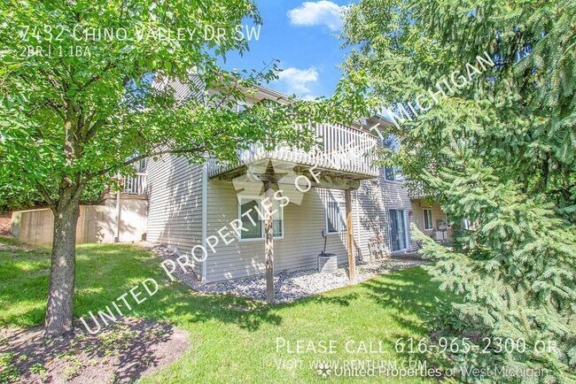 Building Photo - Available Now |  Spacious 2 Bed 1.5 Bath C...