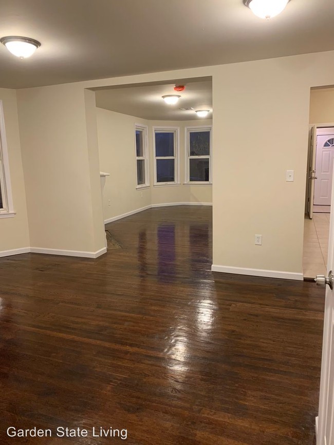 Building Photo - 5 br, 2 bath House - 497-499 7th Ave W