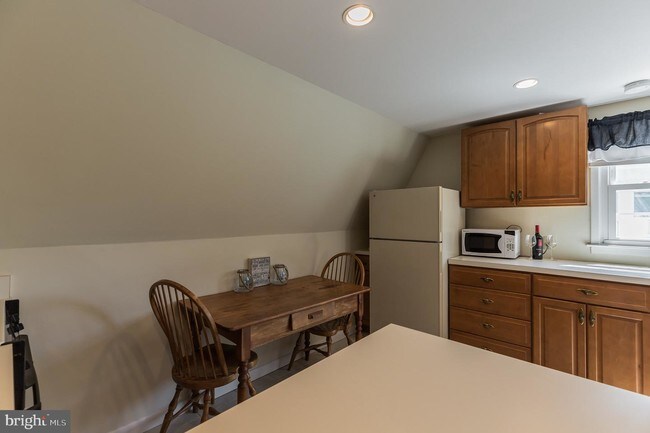 Building Photo - 215 Clipper Dr