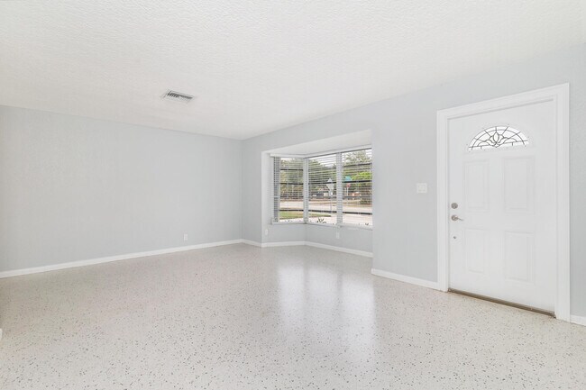 Foto del edificio - 250 Arlington Rd