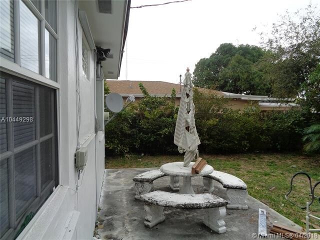 Building Photo - 207 SW 3rd St