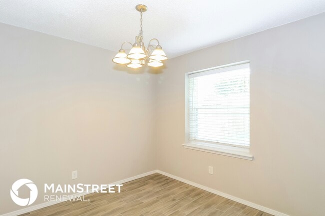 Building Photo - 6637 N Park Dr