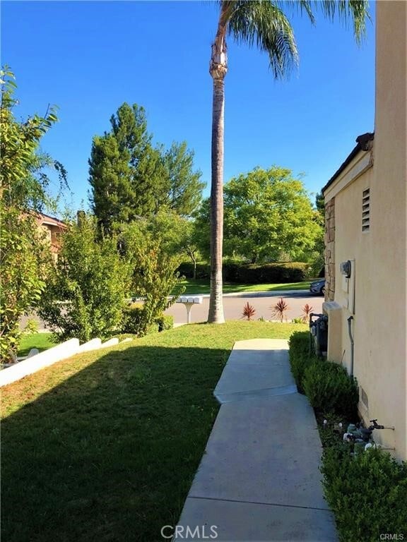 Building Photo - 971 S Flintridge Way