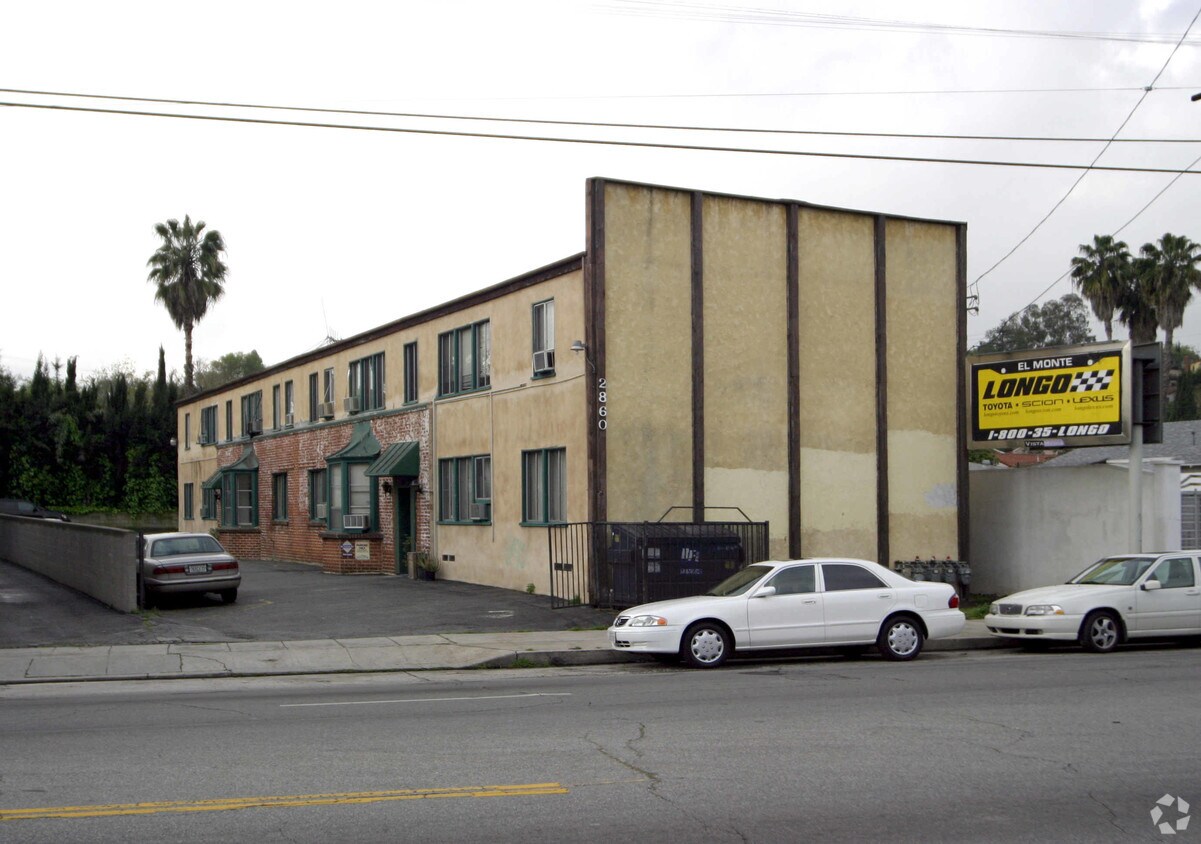 Building Photo - 2860 Rowena Ave