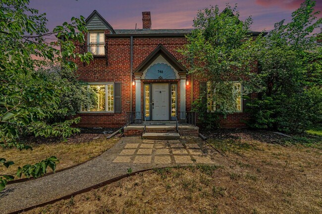 Building Photo - Classic Denver Charm Meets Modern Flexibility