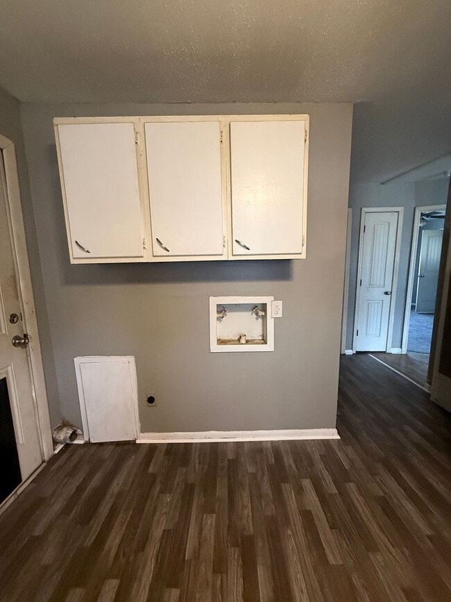 Foto del edificio - Super Cozy 2 Bedroom 1 Bath AVAILABLE NOW!!