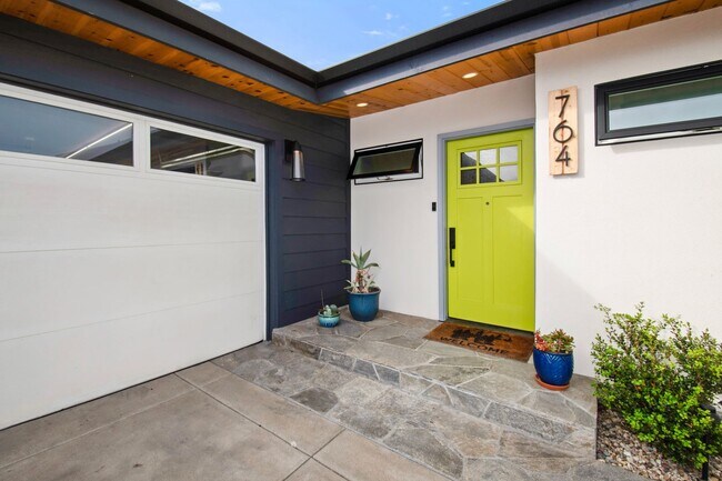 Foto del edificio - Long Term Unfurnished Corner Lot Home in Imperial Beach!