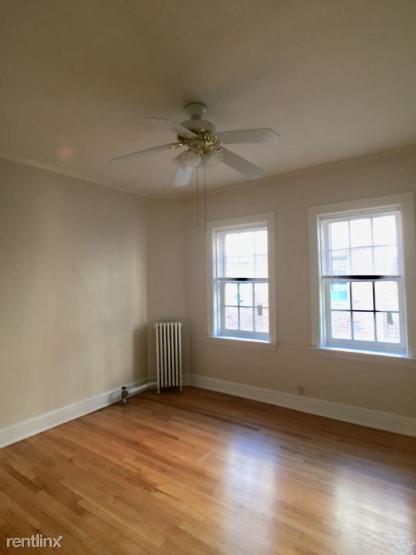 Foto principal - 1107 Lake St