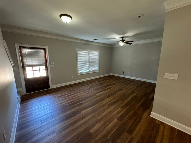 Building Photo - Awesome Property @ The Verandas on Ruth St.!