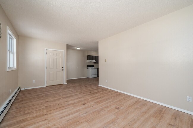 Building Photo - Colton 8-plex