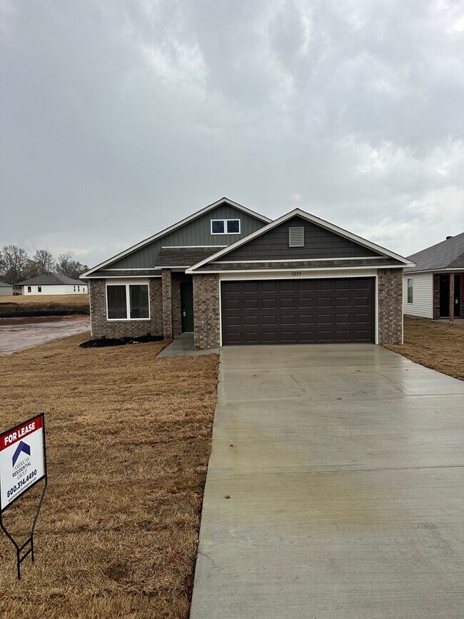 Foto del edificio - NEWER Three Bedroom | Two Bath Home in Stagecoach Meadows