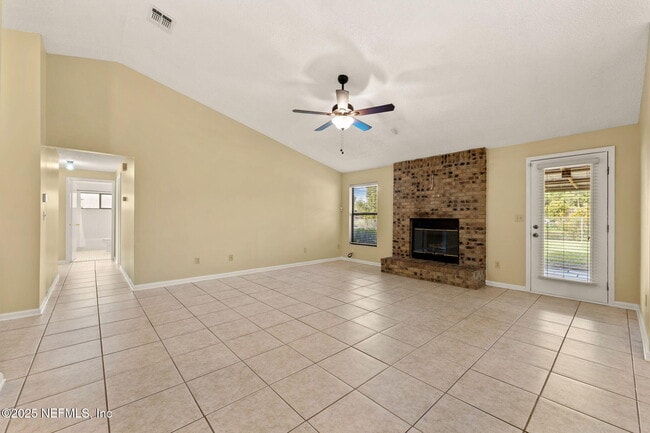 Foto del edificio - 8138 Corky Ln