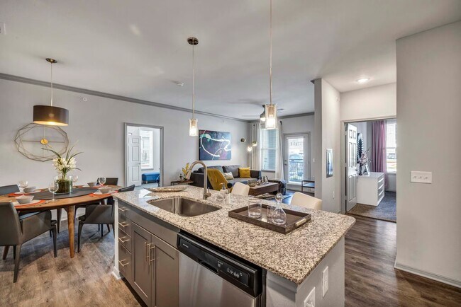 Foto del edificio - Spacious Comfort with Upscale Finishes!