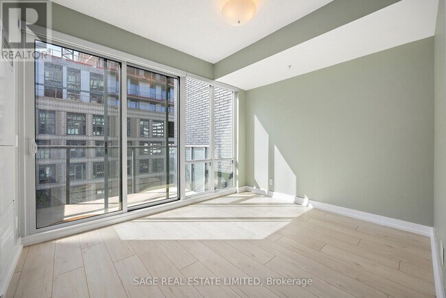 Building Photo - 455 Front St E