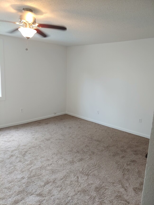 Living Room - 1923 W Boone Ave
