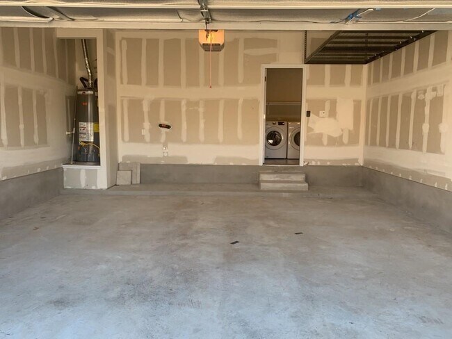 Building Photo - 6605 Verona Pl