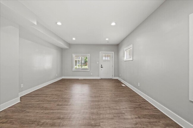 Building Photo - 203-203 N Gray St