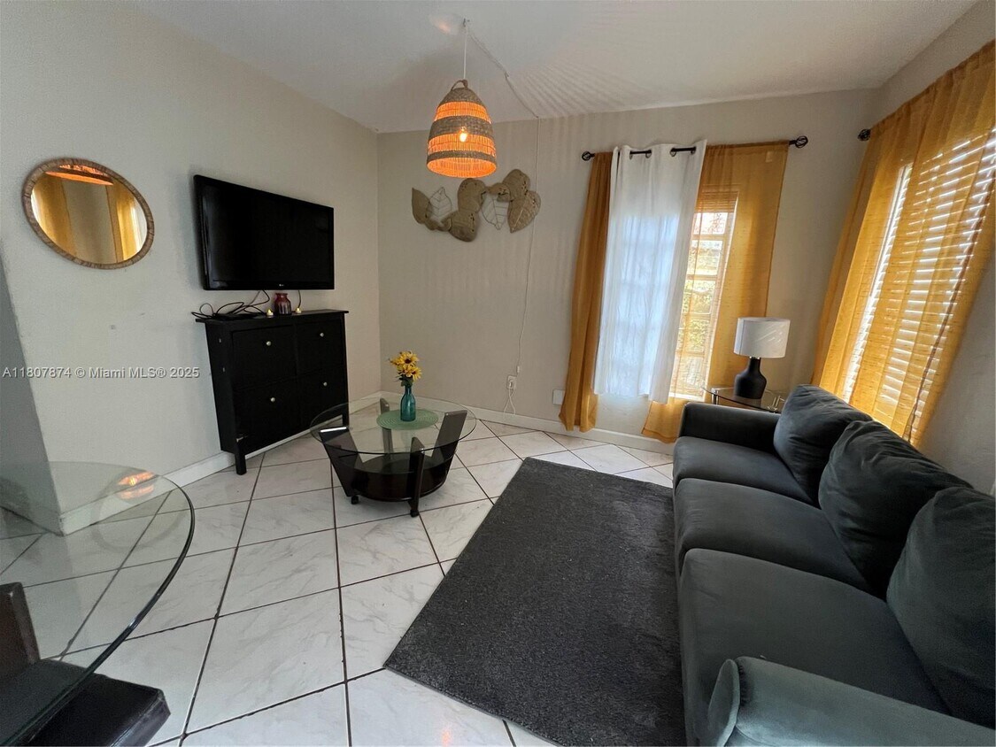 Foto principal - 55 NW 69th St