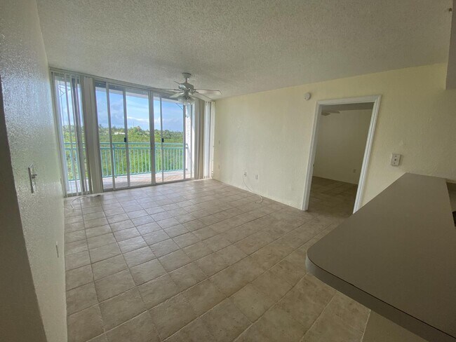 Foto del edificio - 3655 Seaside Dr