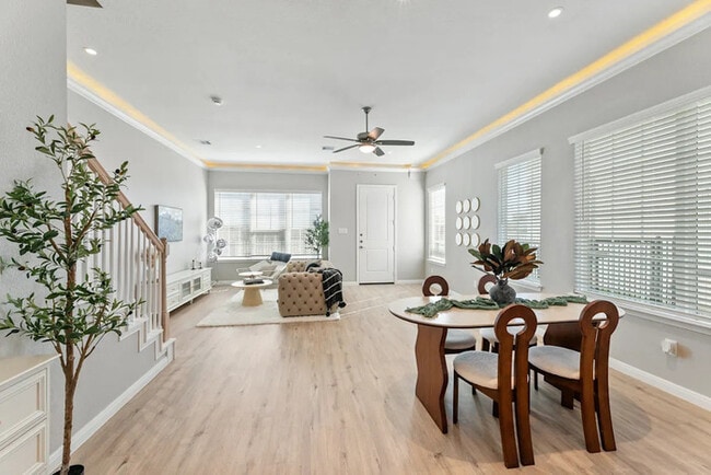 Foto del edificio - Stunning 3 bed 2.5 bath Modern Townhouse