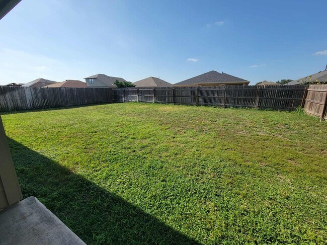 Building Photo - 213 Camellia Dr