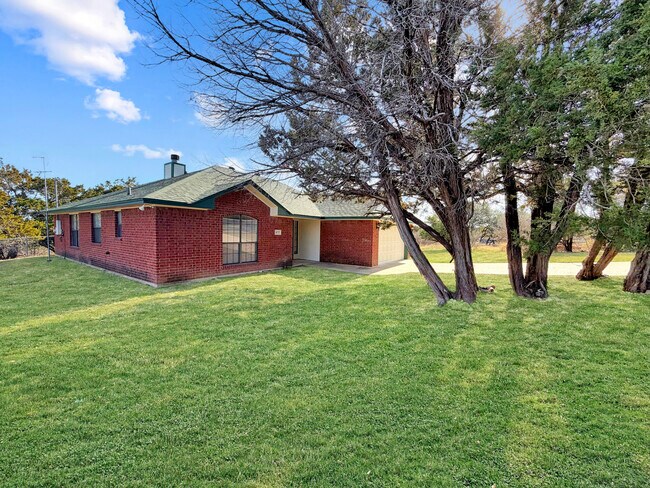 Building Photo - 310 Circle Dr