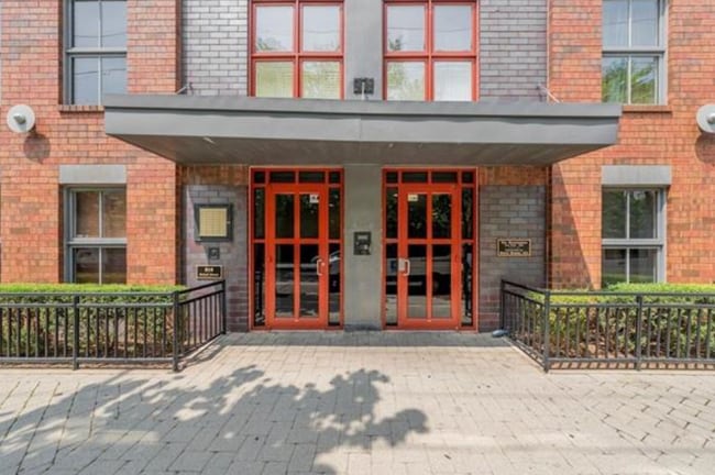 Building Photo - 812 Grand St